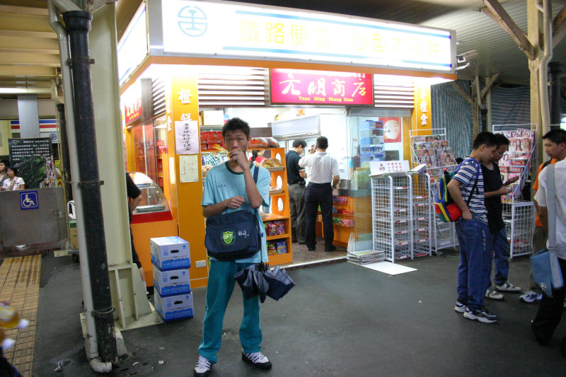 台灣鐵路旅遊攝影台中火車站月台景物篇販賣部攝影照片14