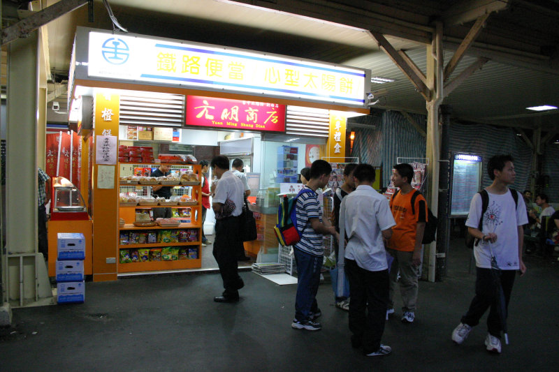 台灣鐵路旅遊攝影台中火車站月台景物篇販賣部攝影照片15