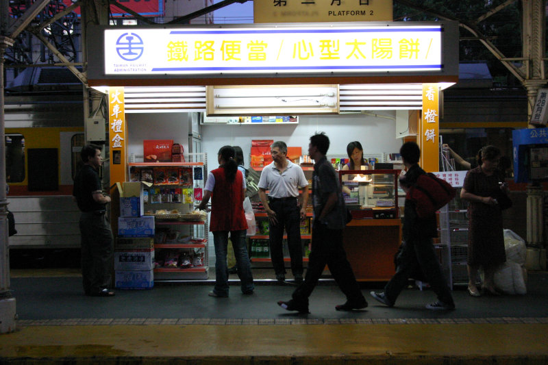 台灣鐵路旅遊攝影台中火車站月台景物篇販賣部攝影照片16