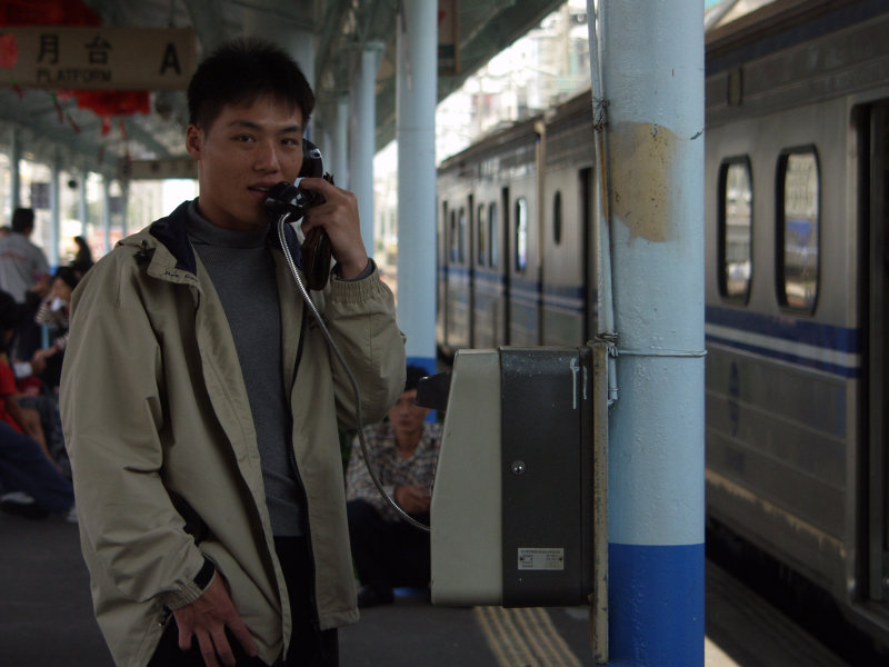 台灣鐵路旅遊攝影彰化火車站月台旅客2002年攝影照片1
