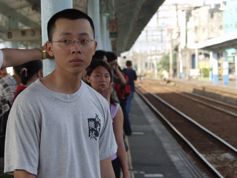 台灣鐵路旅遊攝影彰化火車站月台旅客2002年攝影照片7