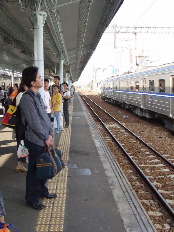 台灣鐵路旅遊攝影彰化火車站月台旅客2002年攝影照片8