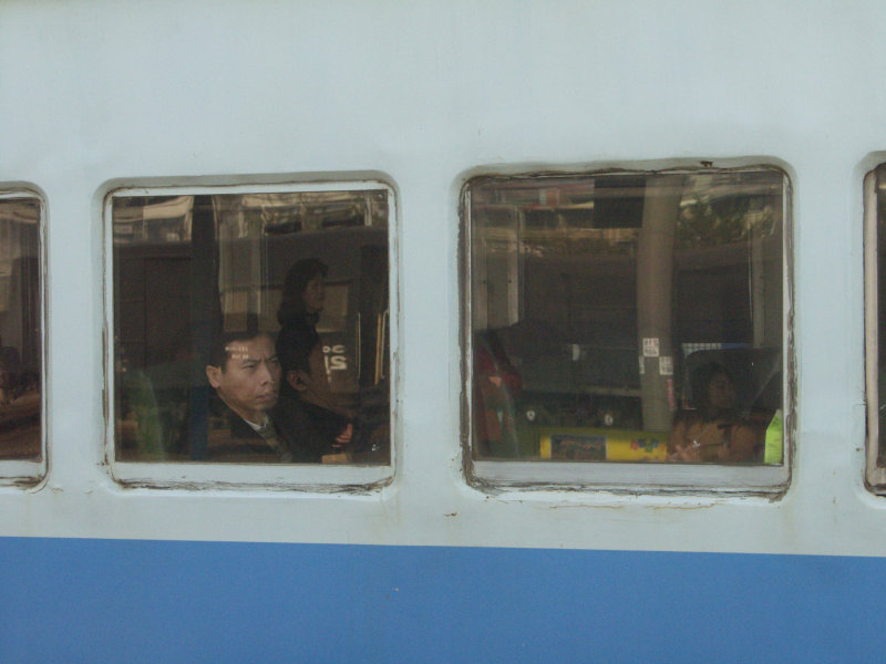 台灣鐵路旅遊攝影彰化火車站月台旅客2003年攝影照片6