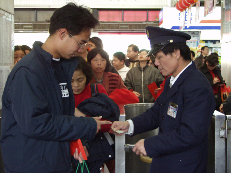 台灣鐵路旅遊攝影彰化火車站月台旅客2003年攝影照片20