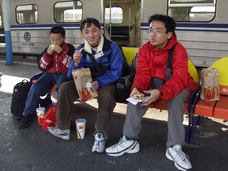 台灣鐵路旅遊攝影彰化火車站月台旅客2003年攝影照片28