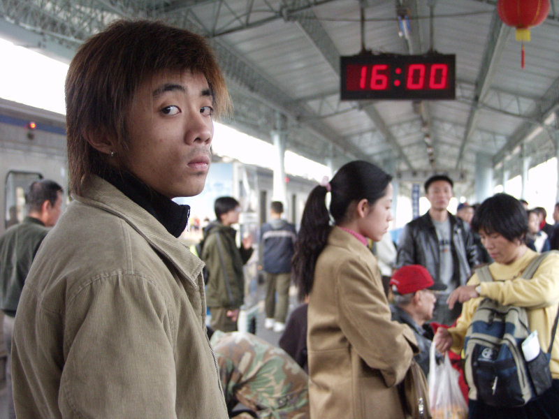 台灣鐵路旅遊攝影彰化火車站月台旅客2003年攝影照片35