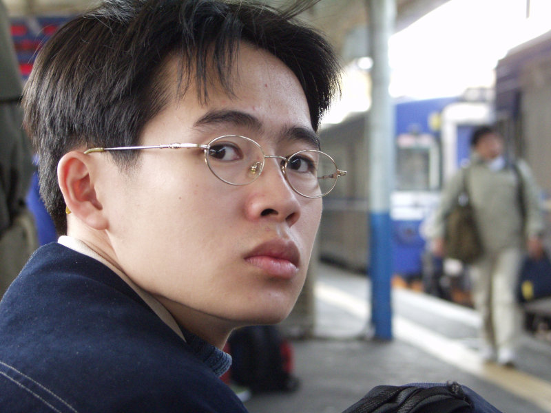 台灣鐵路旅遊攝影彰化火車站月台旅客2003年攝影照片39