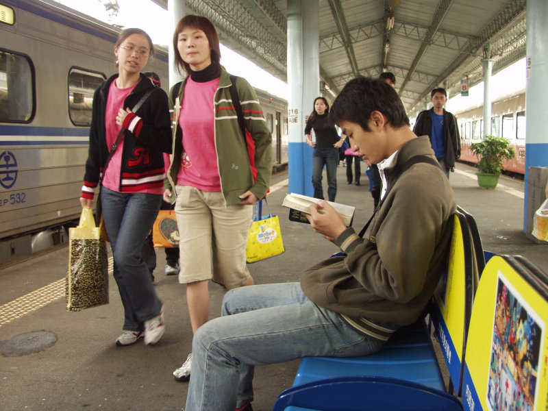 台灣鐵路旅遊攝影彰化火車站月台旅客2003年攝影照片74