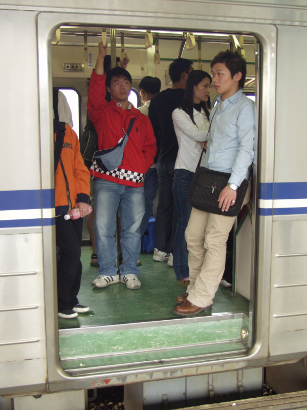 台灣鐵路旅遊攝影彰化火車站月台旅客2003年攝影照片76