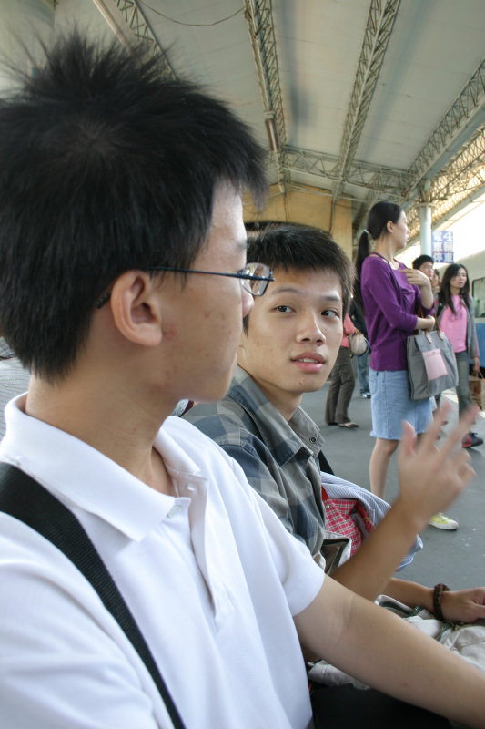 台灣鐵路旅遊攝影彰化火車站月台旅客2004年攝影照片21