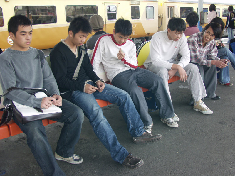 台灣鐵路旅遊攝影彰化火車站月台旅客2004年攝影照片33