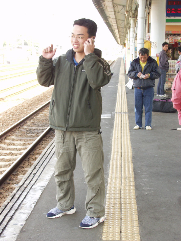 台灣鐵路旅遊攝影彰化火車站月台旅客2004年攝影照片38
