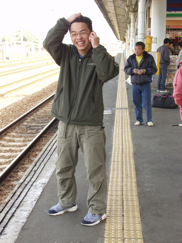 台灣鐵路旅遊攝影彰化火車站月台旅客2004年攝影照片39