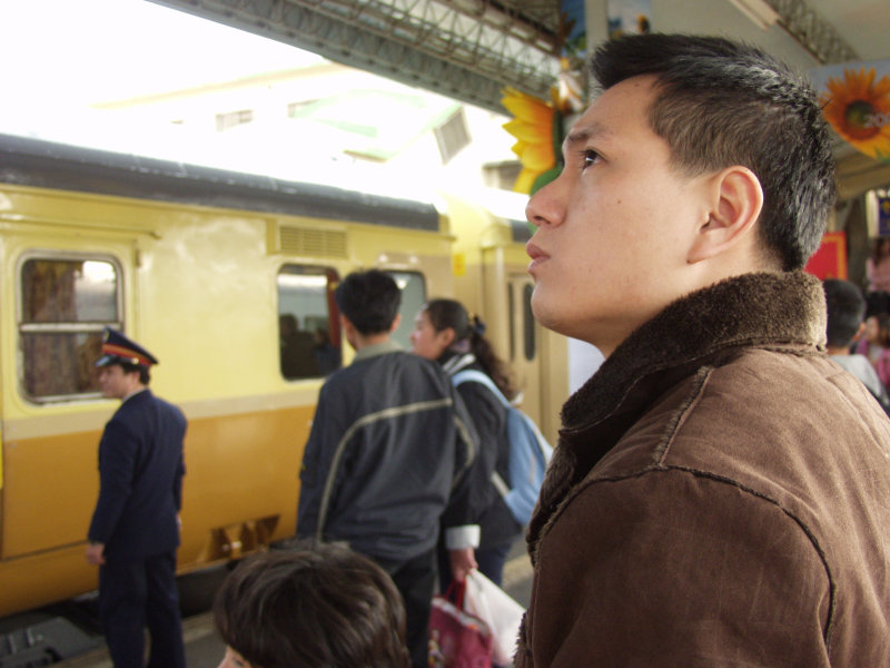 台灣鐵路旅遊攝影彰化火車站月台旅客2004年攝影照片57