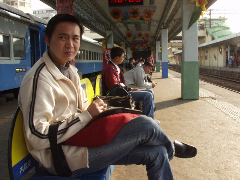 台灣鐵路旅遊攝影彰化火車站月台旅客2004年攝影照片83