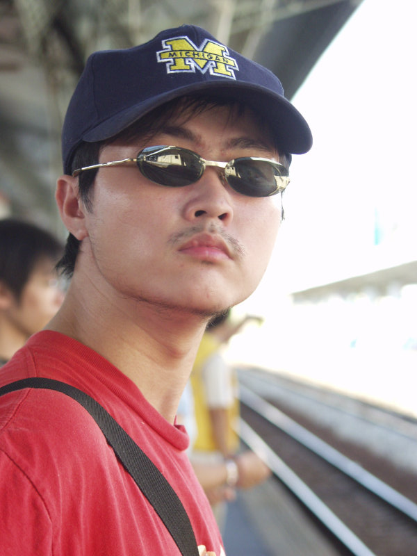 台灣鐵路旅遊攝影彰化火車站月台旅客2004年攝影照片98
