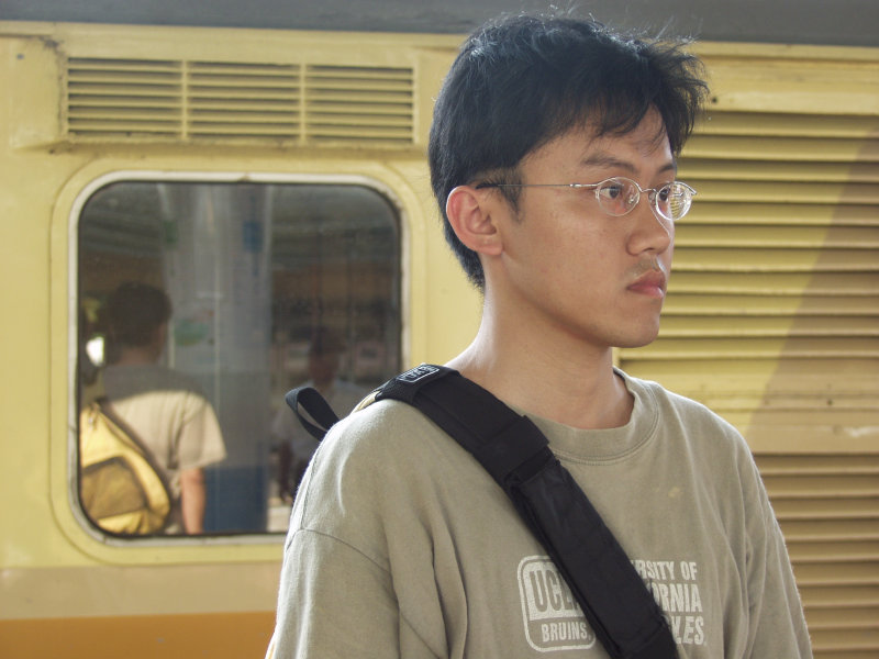 台灣鐵路旅遊攝影彰化火車站月台旅客2004年攝影照片102