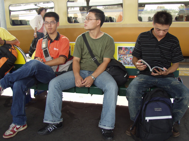 台灣鐵路旅遊攝影彰化火車站月台旅客2004年攝影照片118