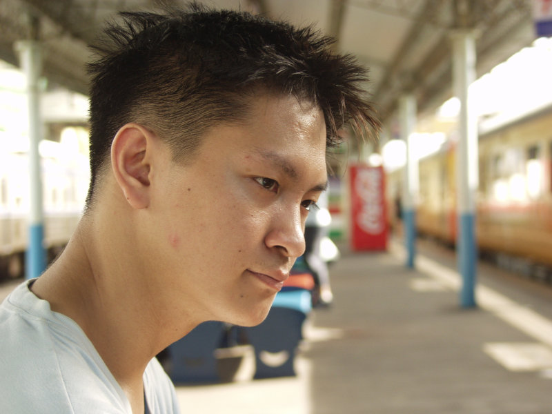 台灣鐵路旅遊攝影彰化火車站月台旅客2004年攝影照片119