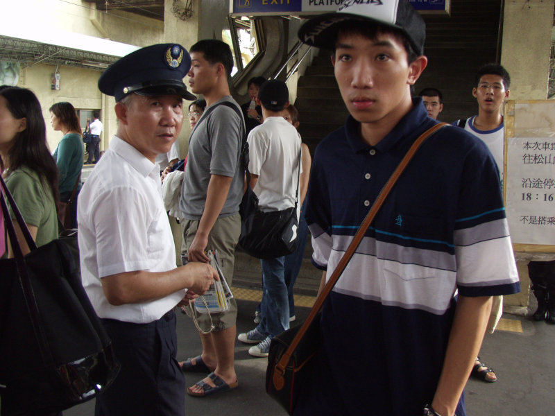 台灣鐵路旅遊攝影彰化火車站月台旅客2004年攝影照片126
