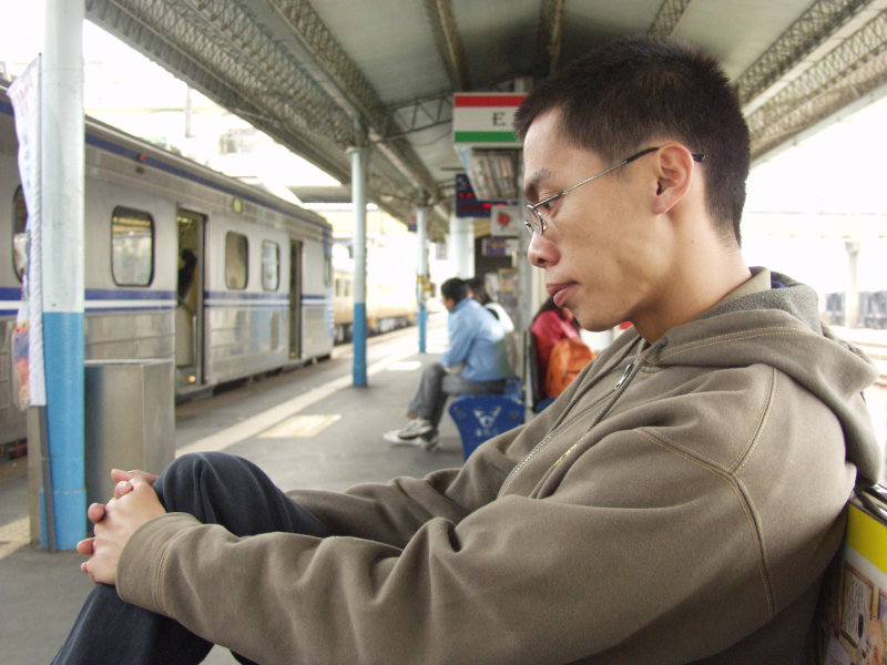 台灣鐵路旅遊攝影彰化火車站月台旅客2004年攝影照片137