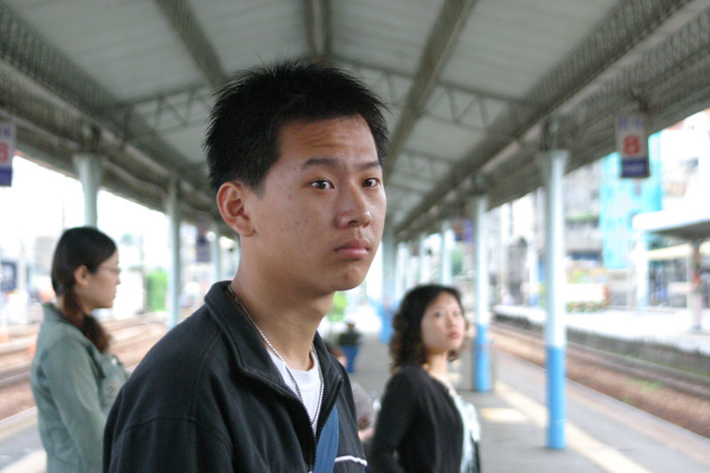 台灣鐵路旅遊攝影彰化火車站月台旅客2005年攝影照片6