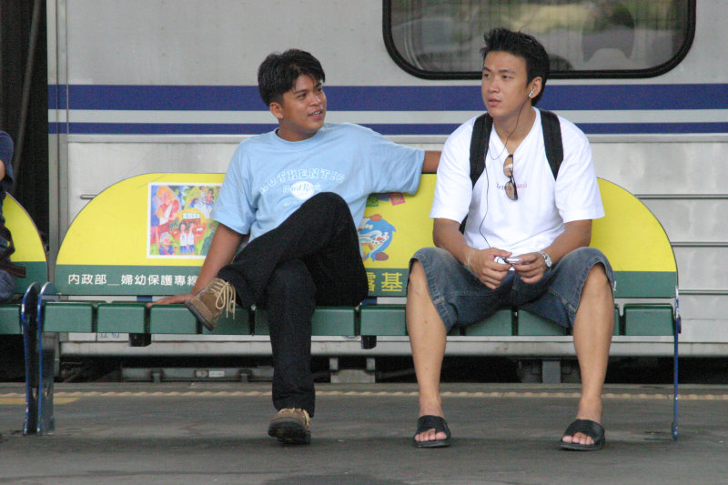 台灣鐵路旅遊攝影彰化火車站月台旅客2005年攝影照片11
