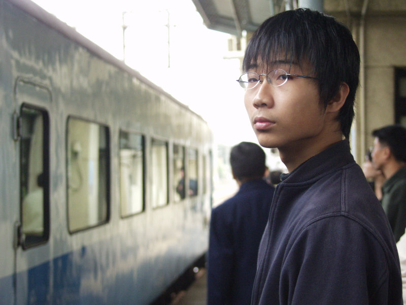 台灣鐵路旅遊攝影彰化火車站月台旅客2005年攝影照片46