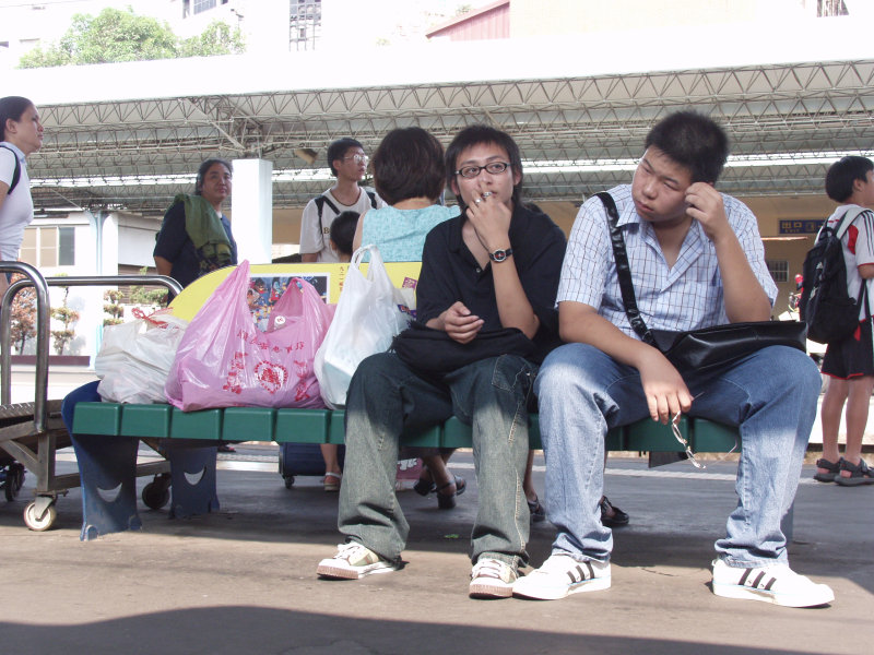 台灣鐵路旅遊攝影彰化火車站月台旅客2005年攝影照片53