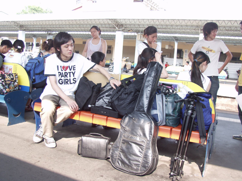 台灣鐵路旅遊攝影彰化火車站月台旅客2005年攝影照片58