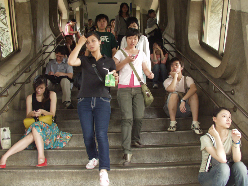 台灣鐵路旅遊攝影彰化火車站月台旅客2005年攝影照片69