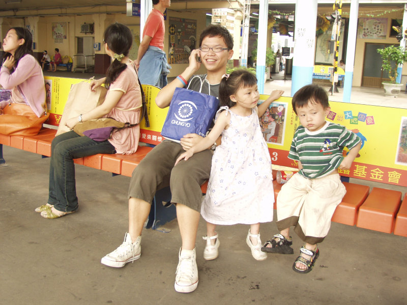 台灣鐵路旅遊攝影彰化火車站月台旅客2005年攝影照片71
