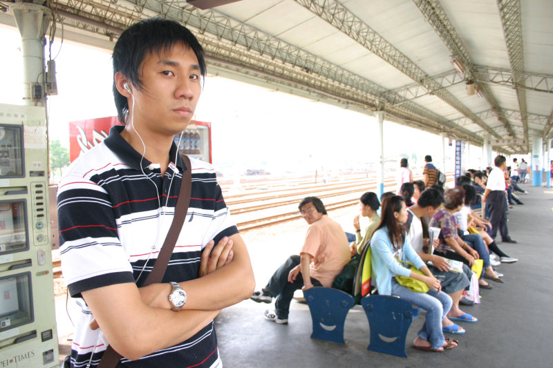 台灣鐵路旅遊攝影彰化火車站月台旅客2006年攝影照片1