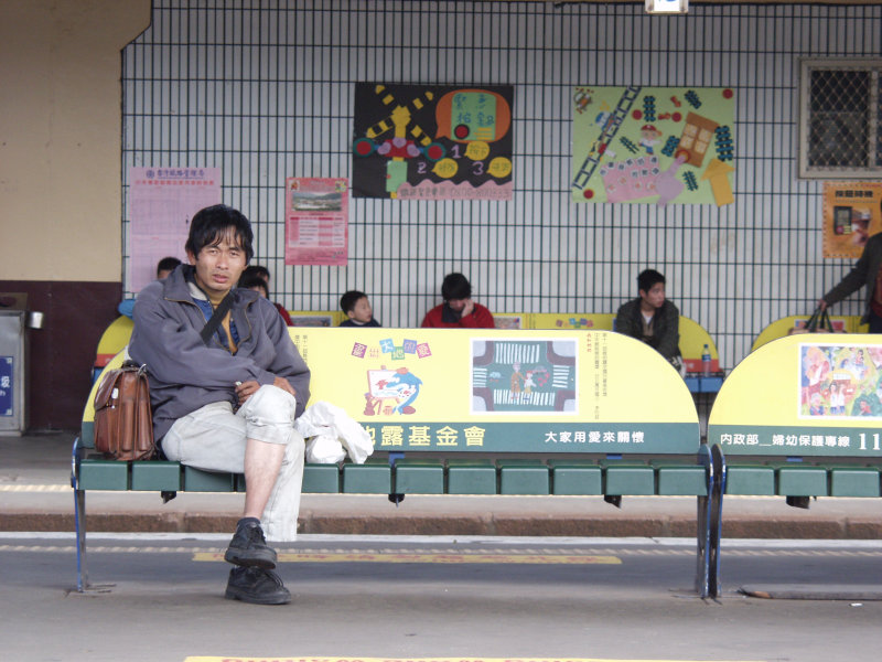 台灣鐵路旅遊攝影彰化火車站月台旅客2006年攝影照片2