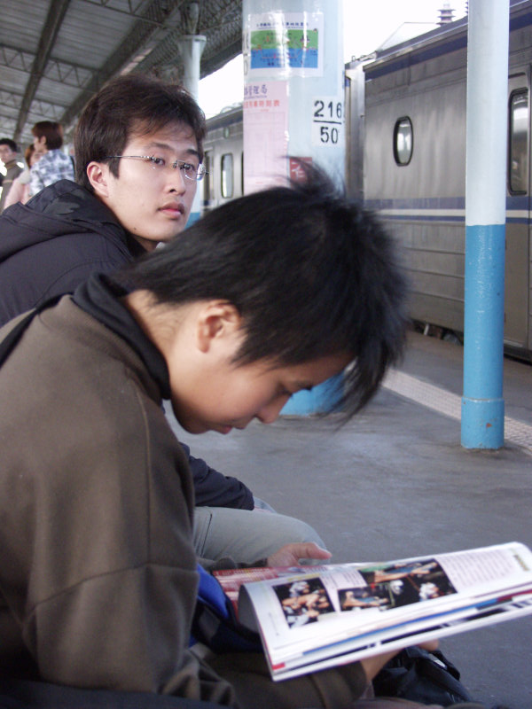 台灣鐵路旅遊攝影彰化火車站月台旅客2006年攝影照片6