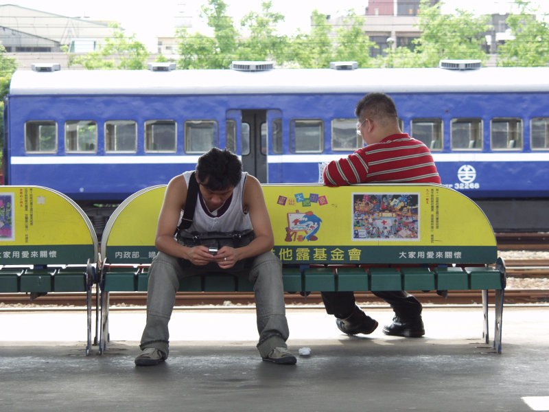 台灣鐵路旅遊攝影彰化火車站月台旅客2006年攝影照片21