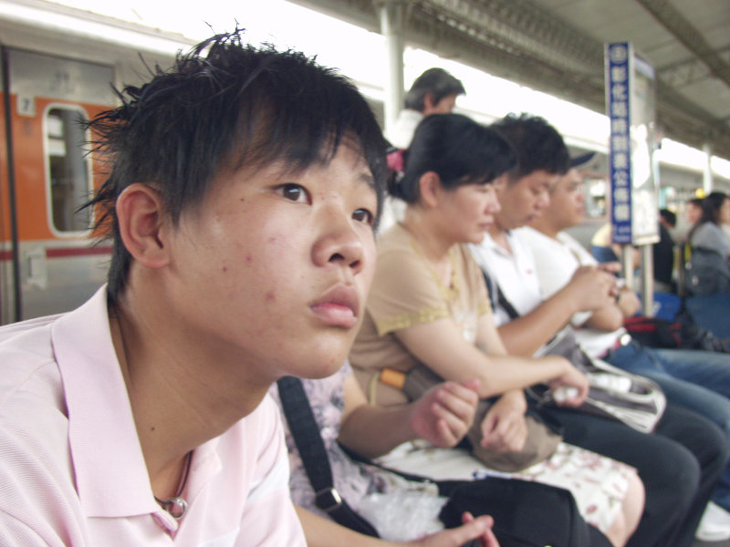 台灣鐵路旅遊攝影彰化火車站月台旅客2006年攝影照片34