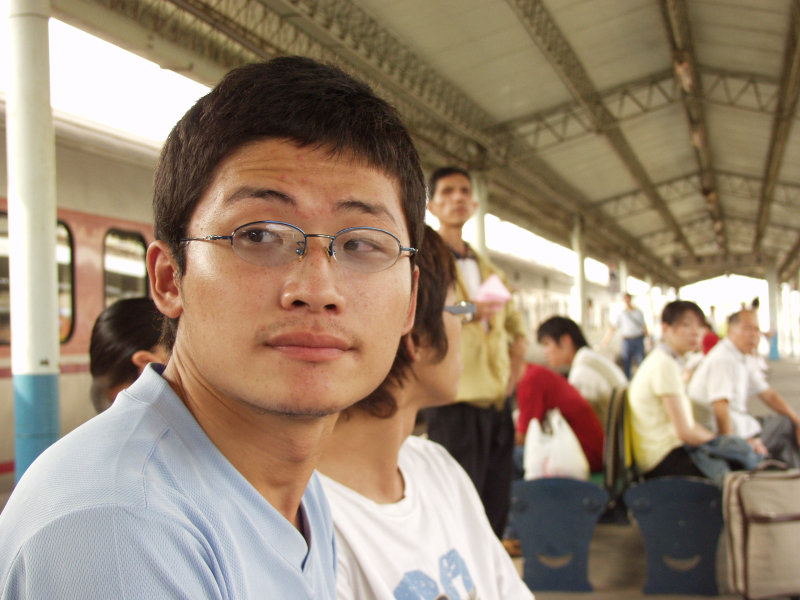 台灣鐵路旅遊攝影彰化火車站月台旅客2006年攝影照片37