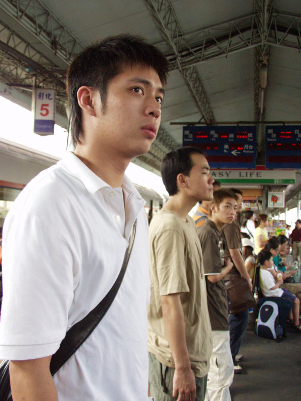 台灣鐵路旅遊攝影彰化火車站月台旅客2006年攝影照片38
