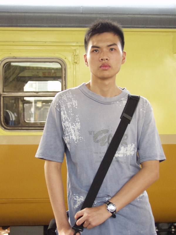 台灣鐵路旅遊攝影彰化火車站月台旅客2006年攝影照片46
