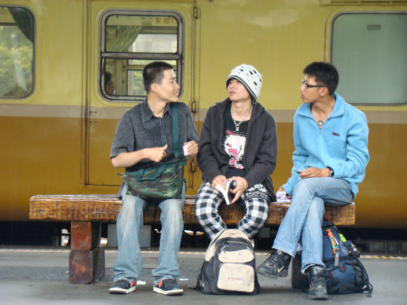 台灣鐵路旅遊攝影彰化火車站月台旅客2007年攝影照片15