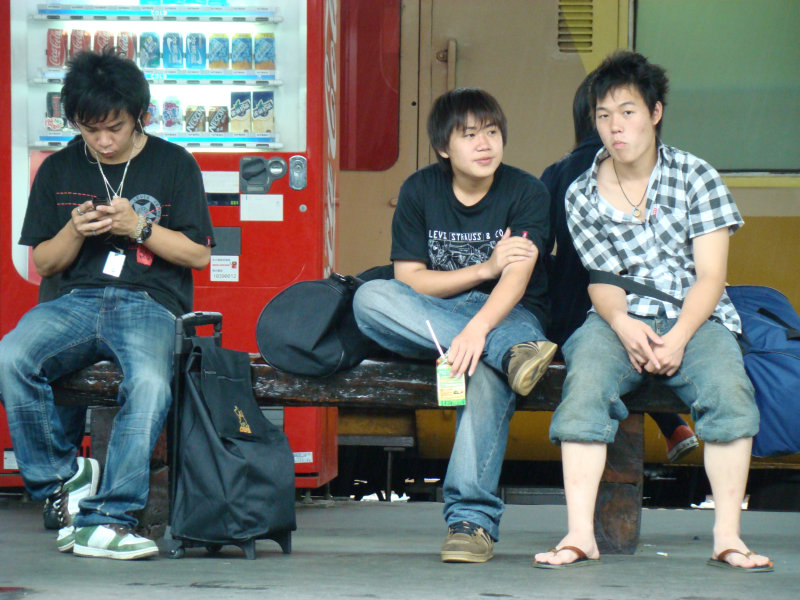 台灣鐵路旅遊攝影彰化火車站月台旅客2007年攝影照片16
