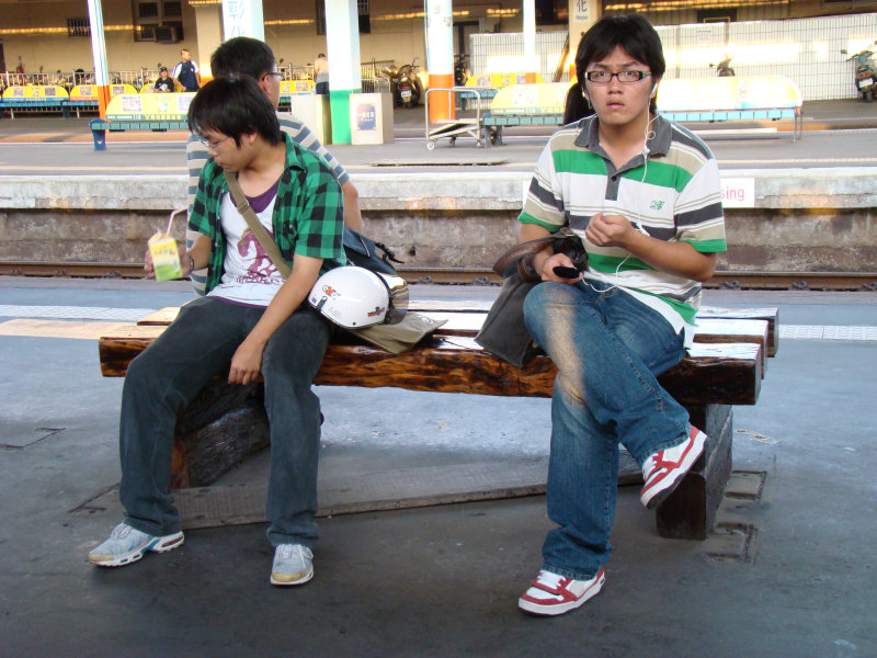 台灣鐵路旅遊攝影彰化火車站月台旅客2007年攝影照片25