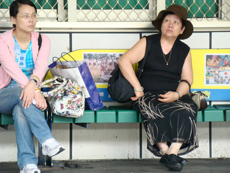 台灣鐵路旅遊攝影彰化火車站月台旅客2007年攝影照片29