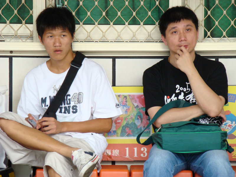 台灣鐵路旅遊攝影彰化火車站月台旅客2007年攝影照片44
