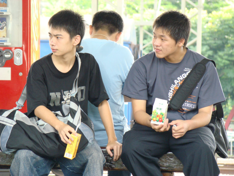 台灣鐵路旅遊攝影彰化火車站月台旅客2007年攝影照片57