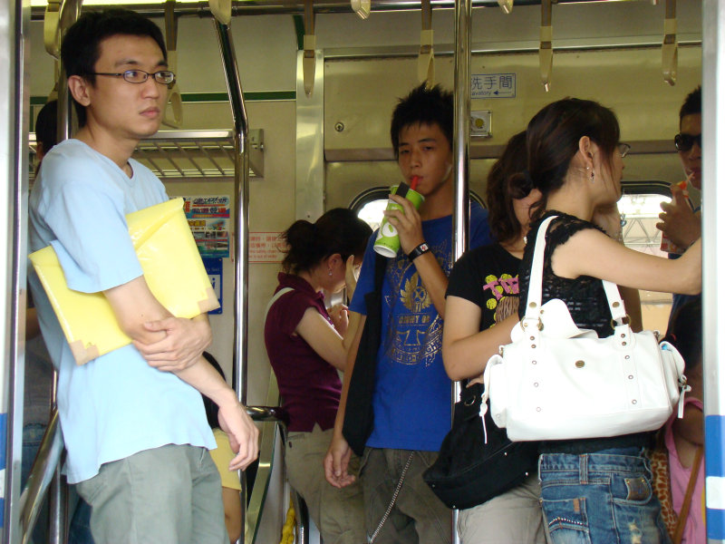 台灣鐵路旅遊攝影彰化火車站月台旅客2007年攝影照片64