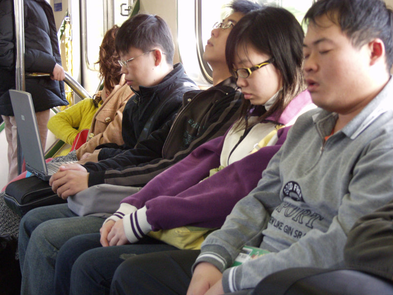 台灣鐵路旅遊攝影彰化火車站月台旅客2007年攝影照片126