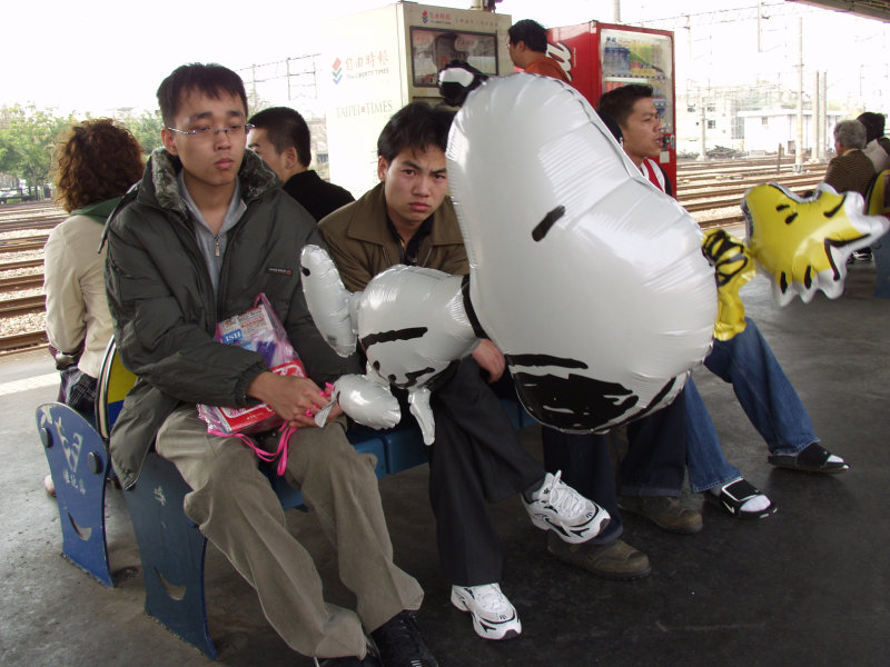 台灣鐵路旅遊攝影彰化火車站月台旅客2007年攝影照片142