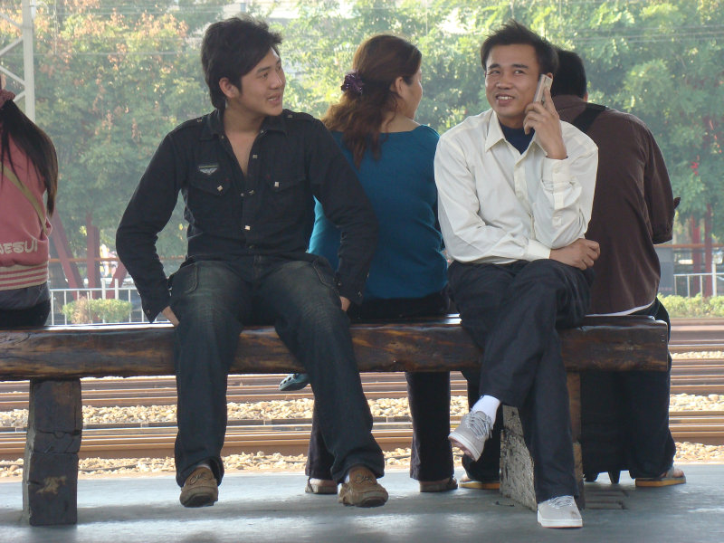 台灣鐵路旅遊攝影彰化火車站月台旅客2009年攝影照片10